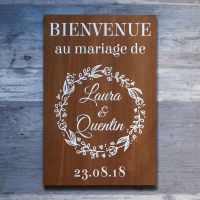 Pancarte de bienvenue - Couronne de fleurs bois foncé