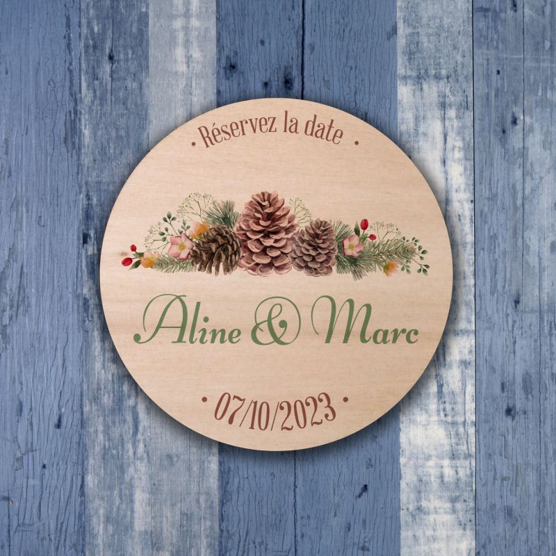 Fleurs de montagne - save the date en bois - gypsophile et pomme de pin - hover