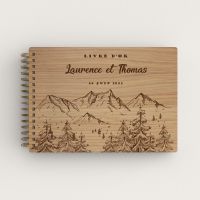 Livre d'or de mariage en bois gravé sur chêne avec sommets de montagne