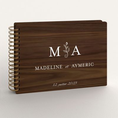 Livre d'or de mariage en bois personnalisé sur noyer avec initiales et fleurs