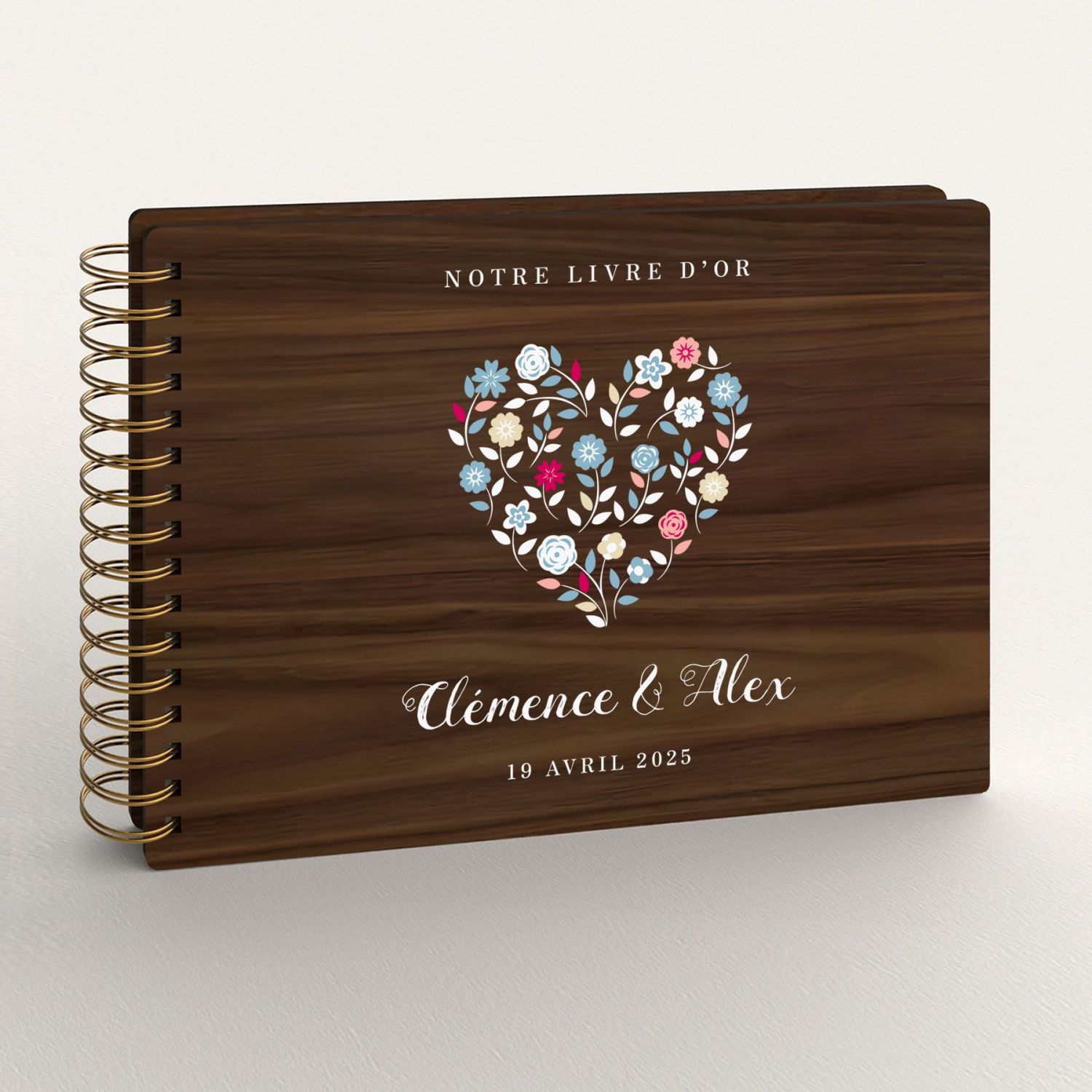 Livre d'or de mariage en bois personnalisé sur noyer avec un coeur champêtre