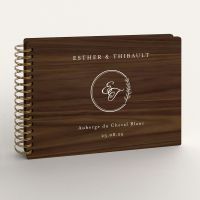 Livre d'or de mariage en bois personnalisé sur noyer avec initiales