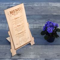 Menu de mariage en bois chic et élégant chevalet2